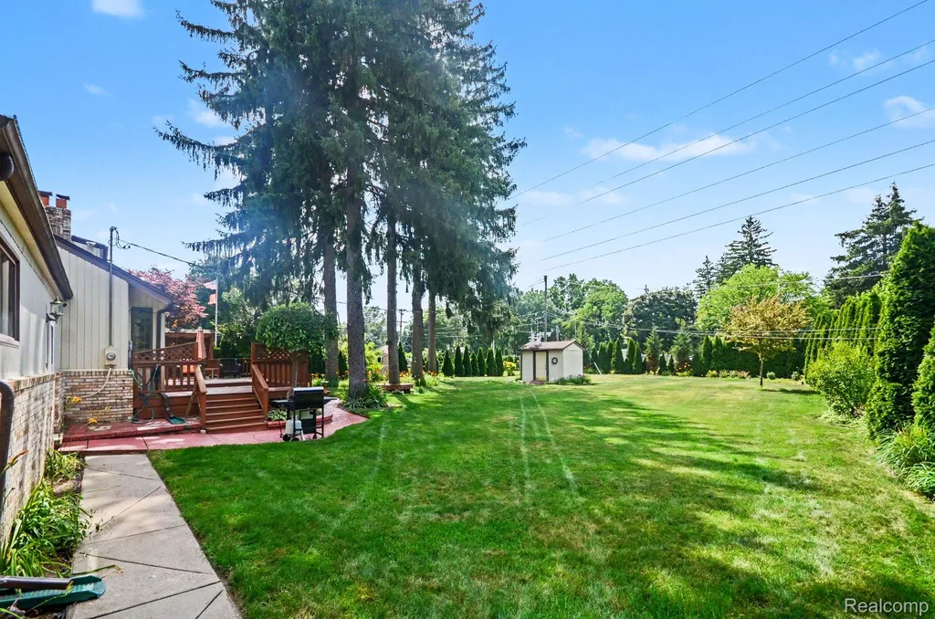 52905 Heatherway Drive Shelby Charter Township MI 48316
