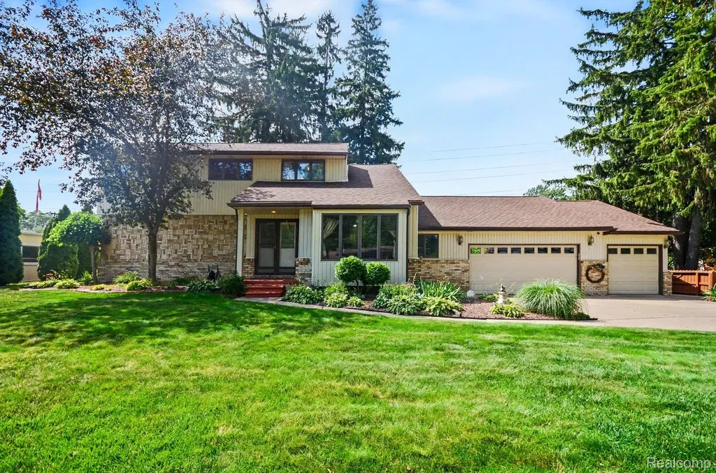 52905 Heatherway Drive Shelby Charter Township MI 48316