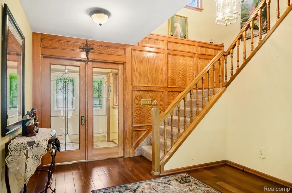 52905 Heatherway Drive Shelby Charter Township MI 48316