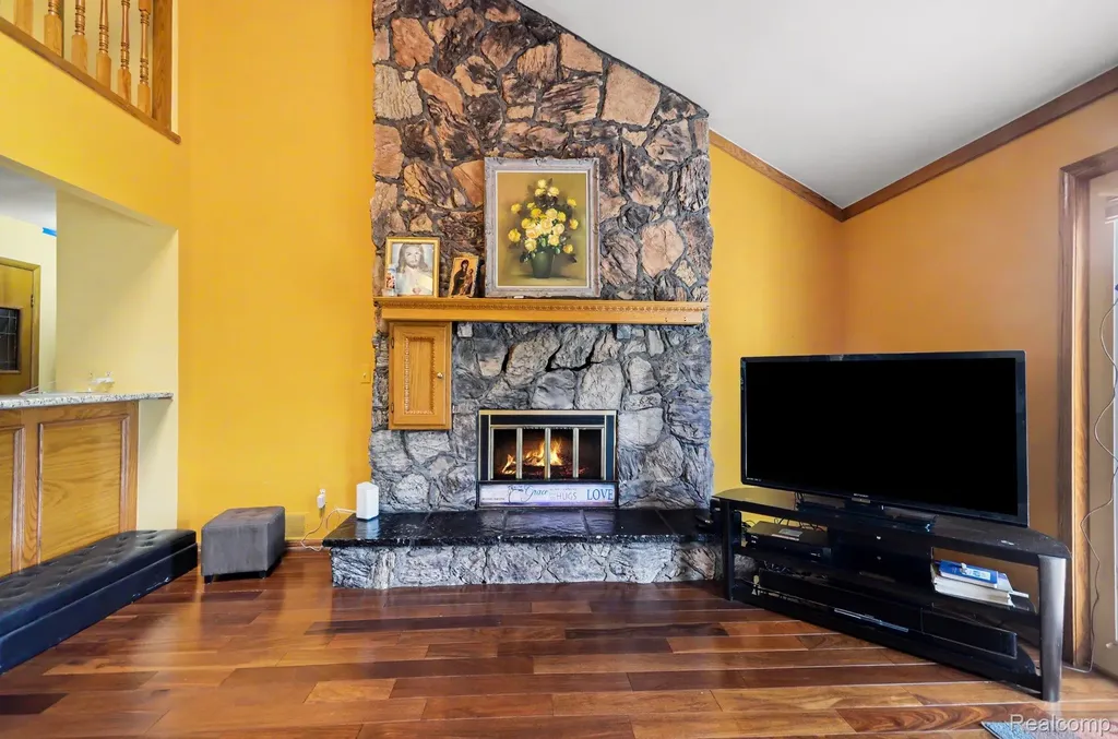 52905 Heatherway Drive Shelby Charter Township MI 48316