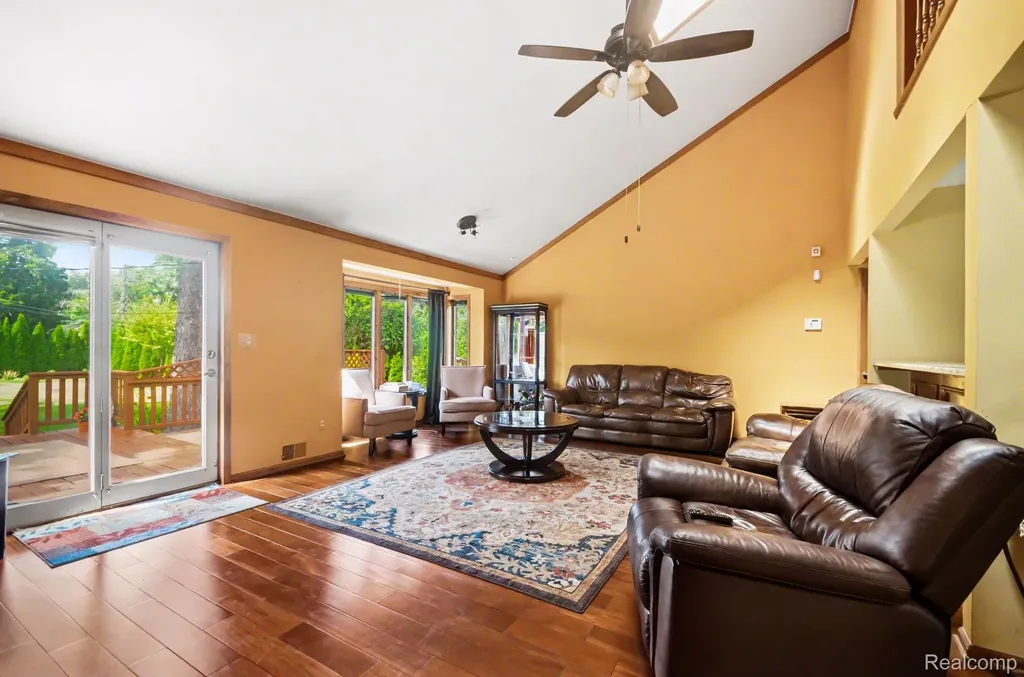 52905 Heatherway Drive Shelby Charter Township MI 48316