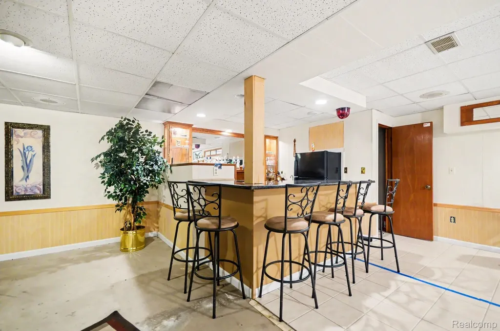 52905 Heatherway Drive Shelby Charter Township MI 48316