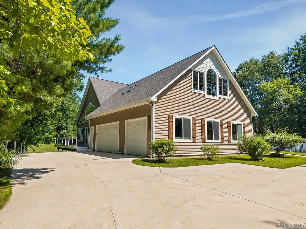 8250 Rattalee Lake Road Springfield Charter Township MI 48348