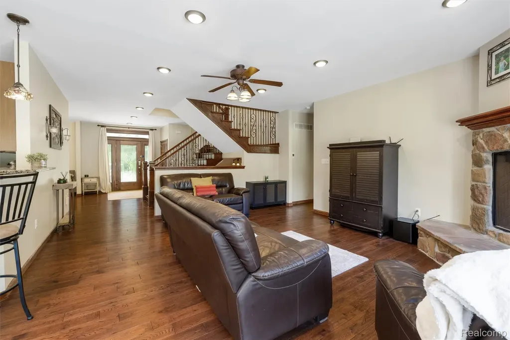 8250 Rattalee Lake Road Springfield Charter Township MI 48348