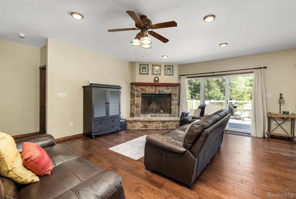 8250 Rattalee Lake Road Springfield Charter Township MI 48348