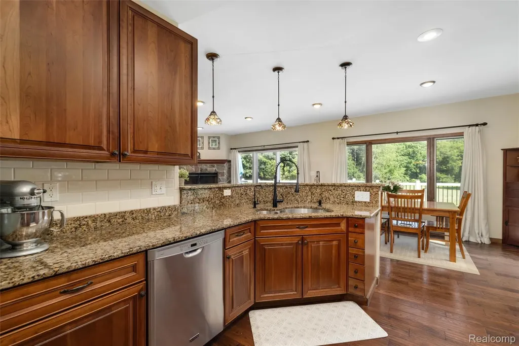 8250 Rattalee Lake Road Springfield Charter Township MI 48348