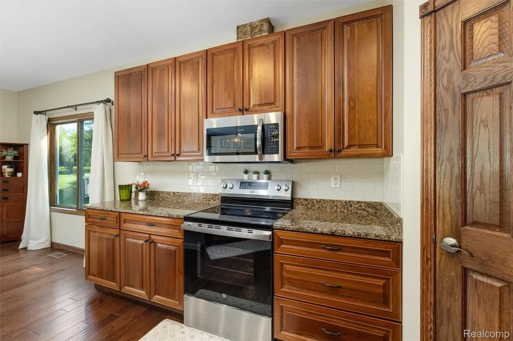 8250 Rattalee Lake Road Springfield Charter Township MI 48348
