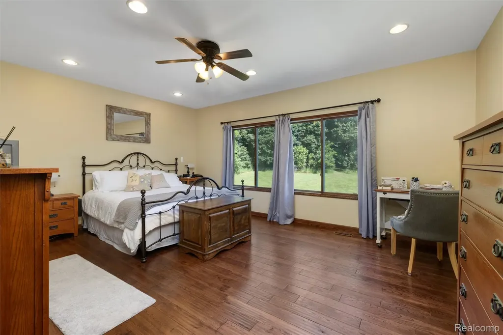 8250 Rattalee Lake Road Springfield Charter Township MI 48348