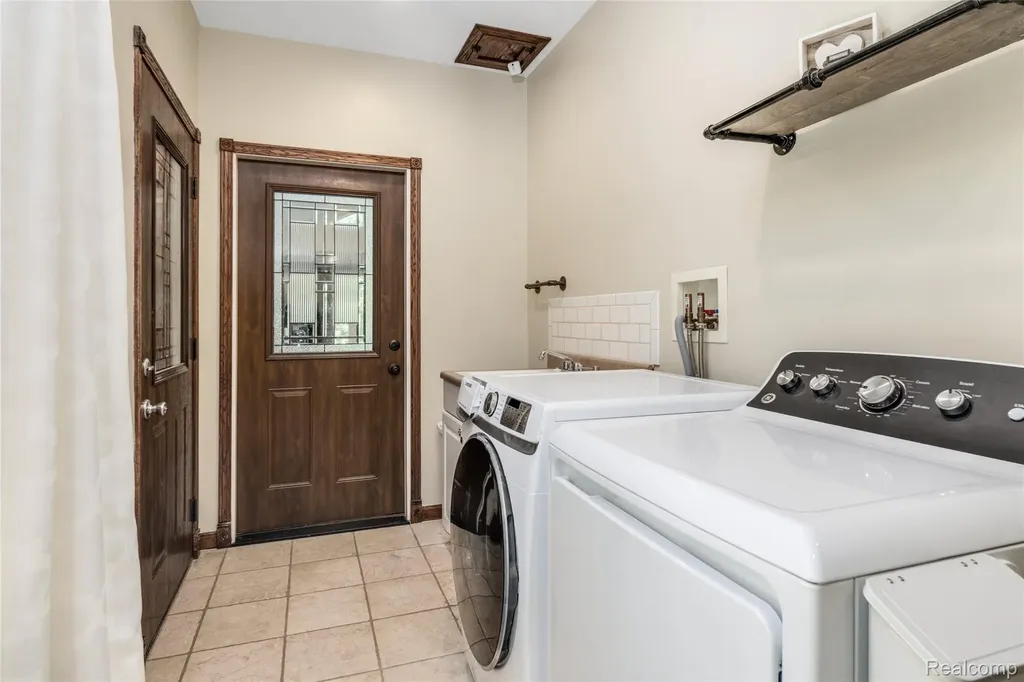 8250 Rattalee Lake Road Springfield Charter Township MI 48348