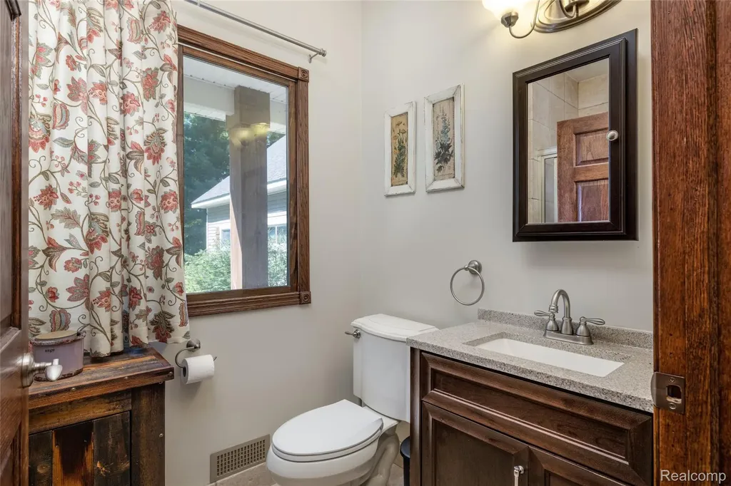 8250 Rattalee Lake Road Springfield Charter Township MI 48348