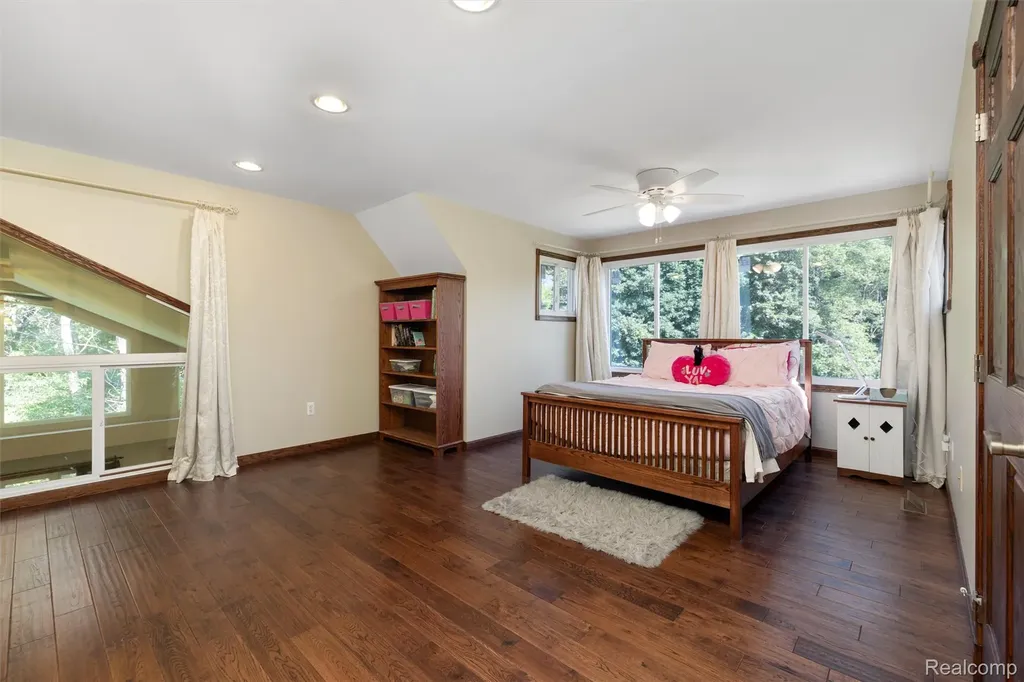 8250 Rattalee Lake Road Springfield Charter Township MI 48348