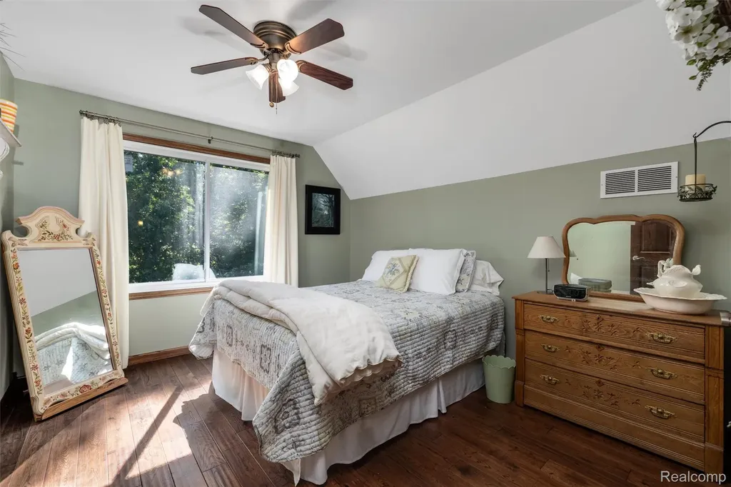 8250 Rattalee Lake Road Springfield Charter Township MI 48348