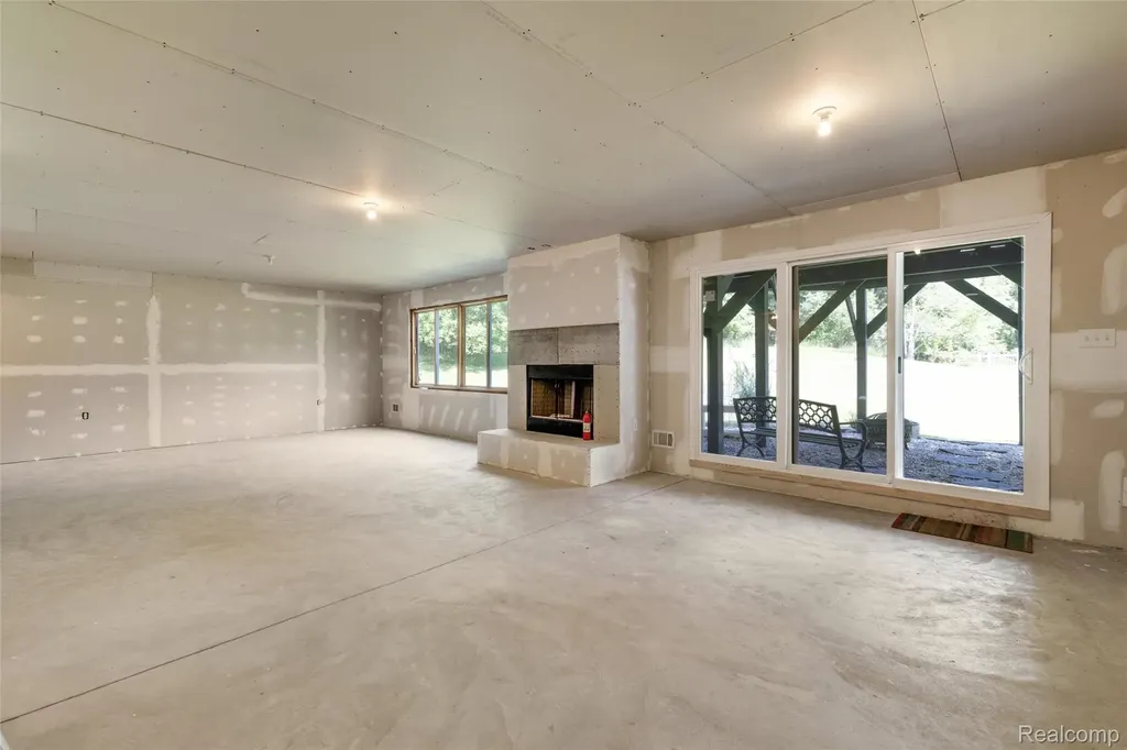 8250 Rattalee Lake Road Springfield Charter Township MI 48348