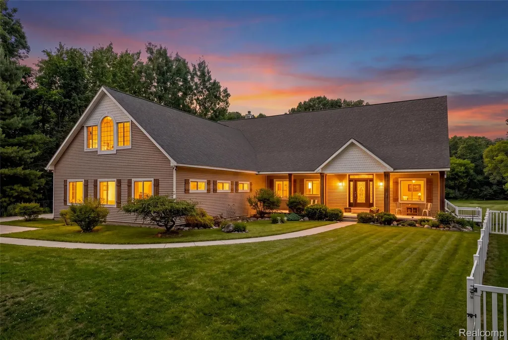 8250 Rattalee Lake Road Springfield Charter Township MI 48348
