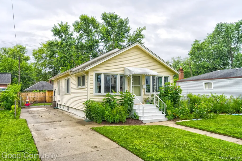 367 W Otis Avenue Hazel Park City MI 48030