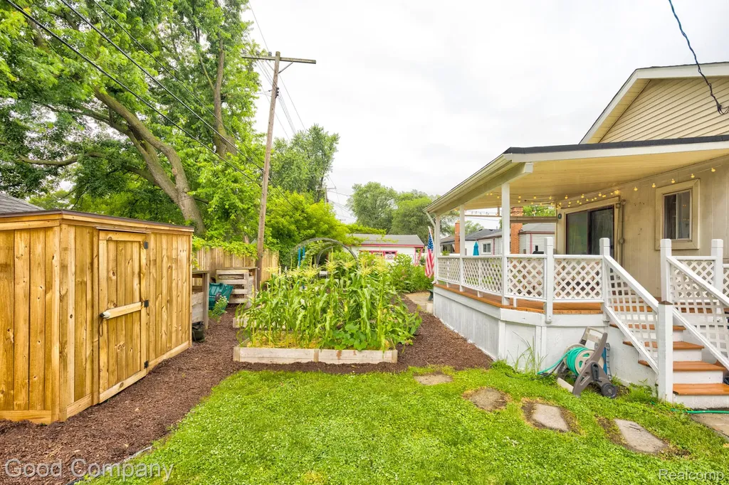 367 W Otis Avenue Hazel Park City MI 48030
