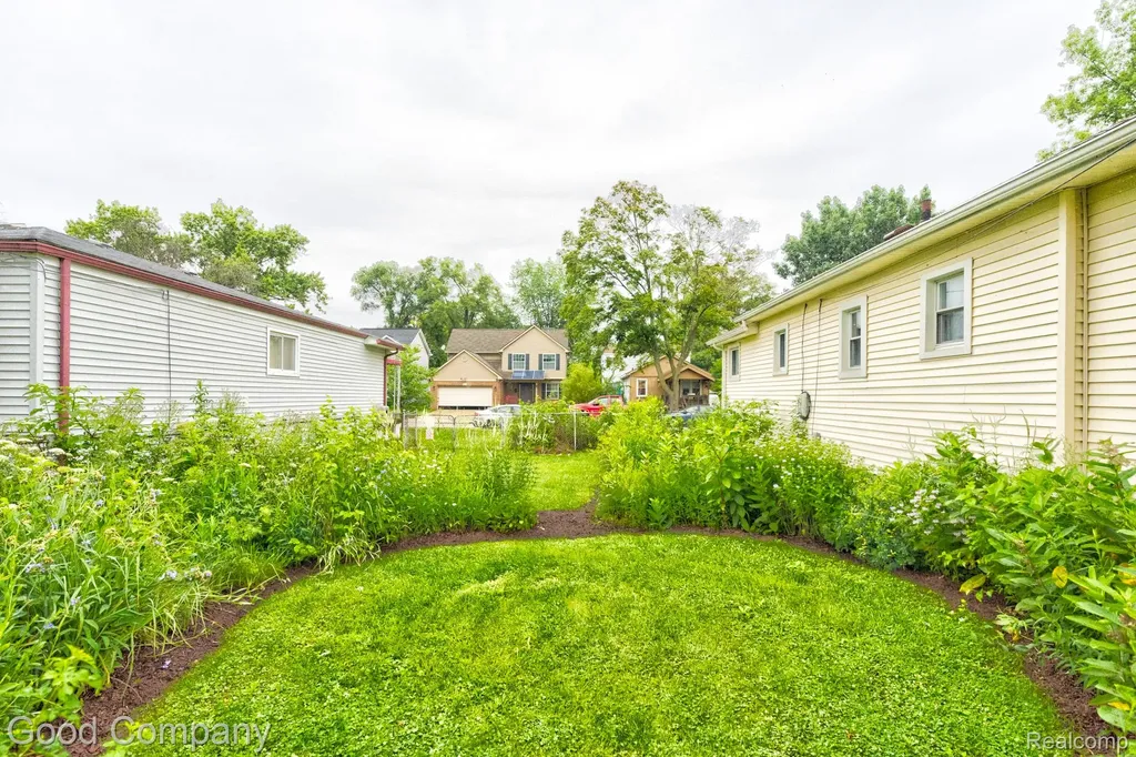 367 W Otis Avenue Hazel Park City MI 48030