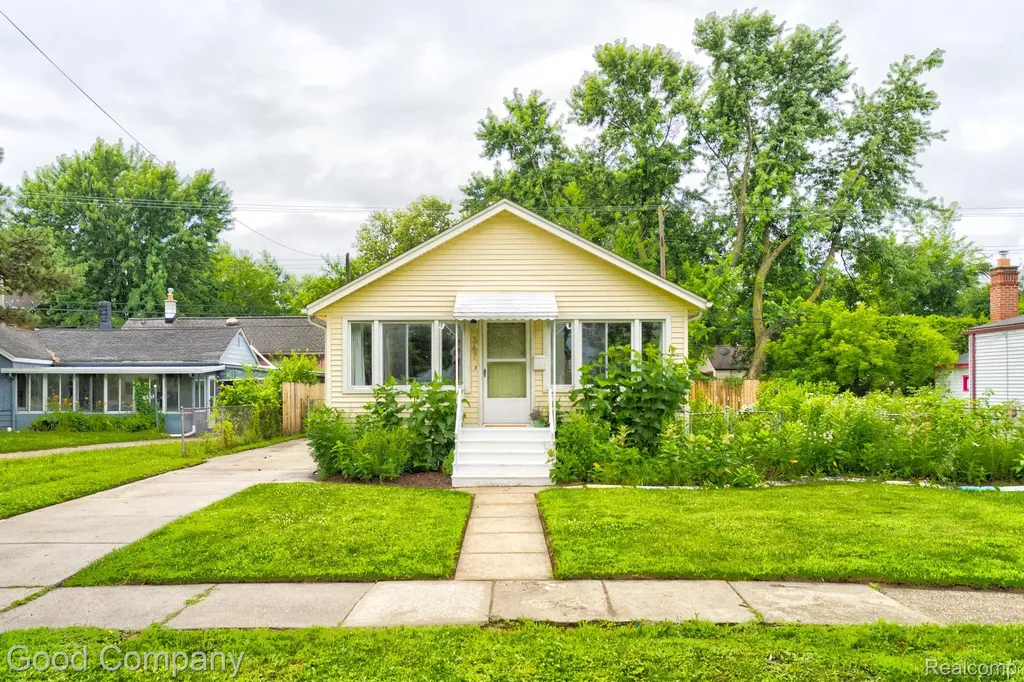 367 W Otis Avenue Hazel Park City MI 48030