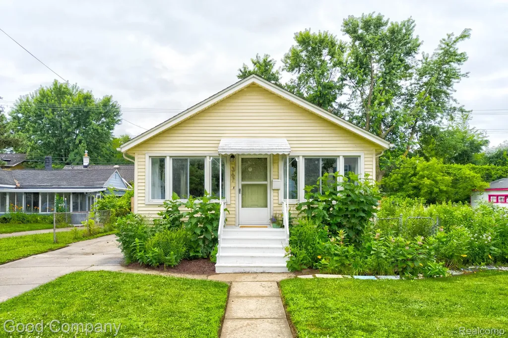 367 W Otis Avenue Hazel Park City MI 48030