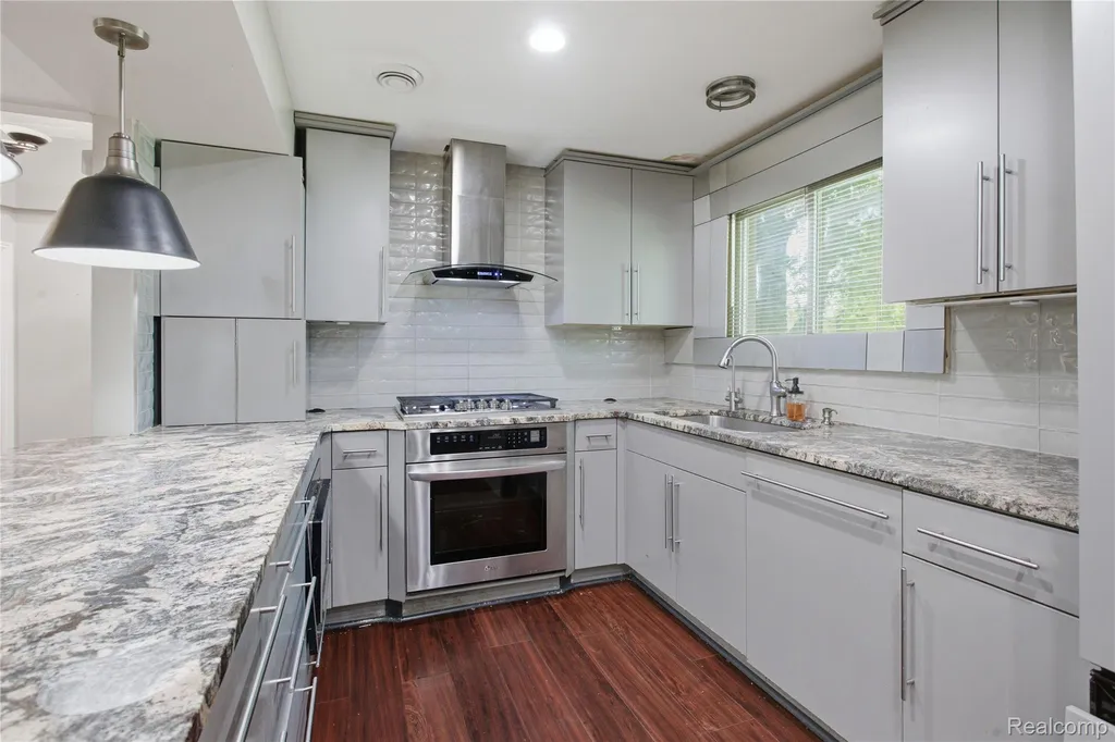 3812 Terrybrook Road West Bloomfield Charter Township MI 48322