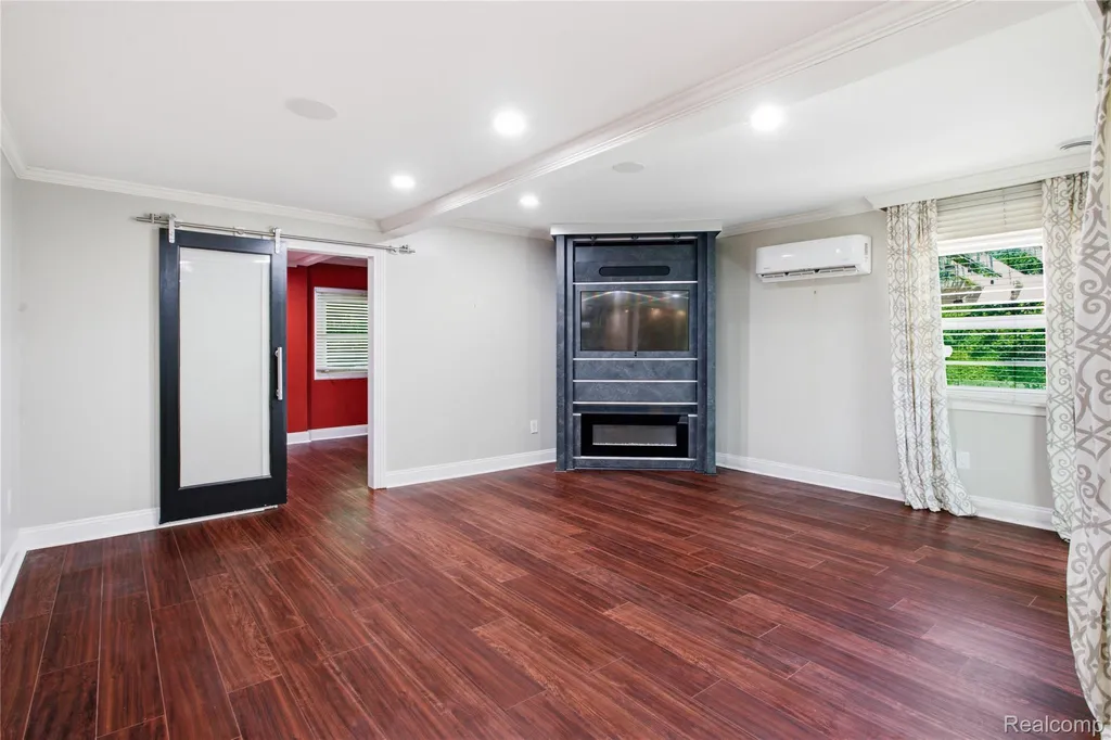 3812 Terrybrook Road West Bloomfield Charter Township MI 48322