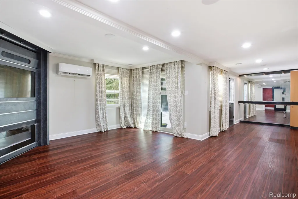 3812 Terrybrook Road West Bloomfield Charter Township MI 48322