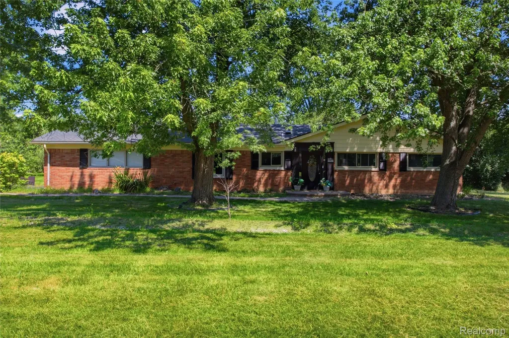 3812 Terrybrook Road West Bloomfield Charter Township MI 48322