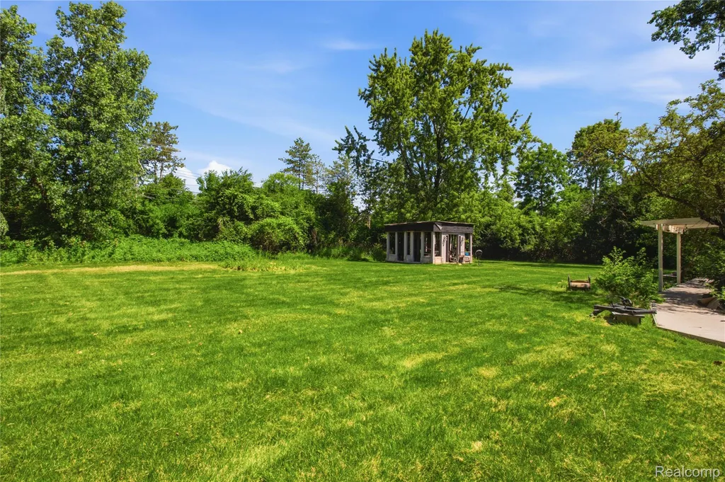 3812 Terrybrook Road West Bloomfield Charter Township MI 48322