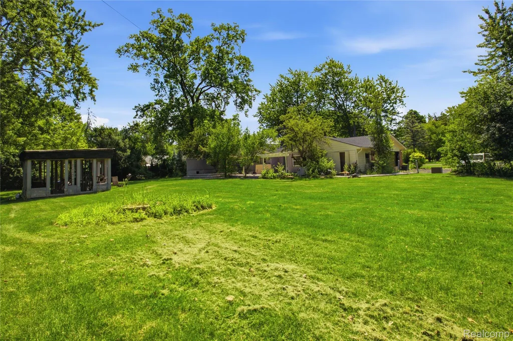 3812 Terrybrook Road West Bloomfield Charter Township MI 48322
