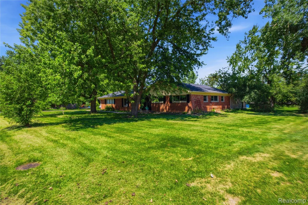 3812 Terrybrook Road West Bloomfield Charter Township MI 48322