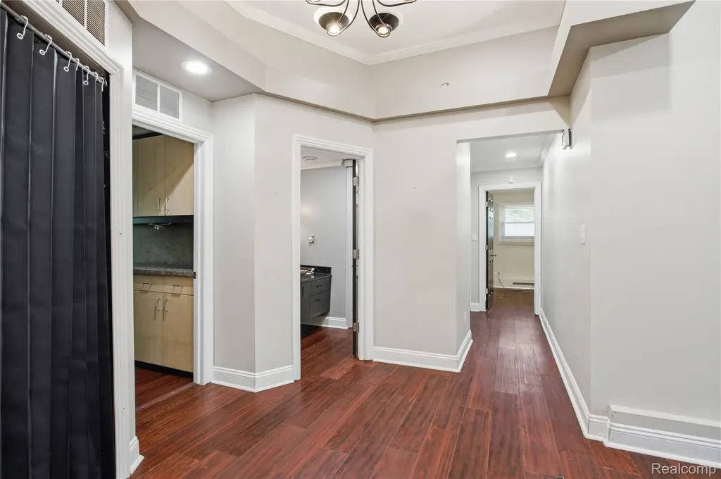 3812 Terrybrook Road West Bloomfield Charter Township MI 48322