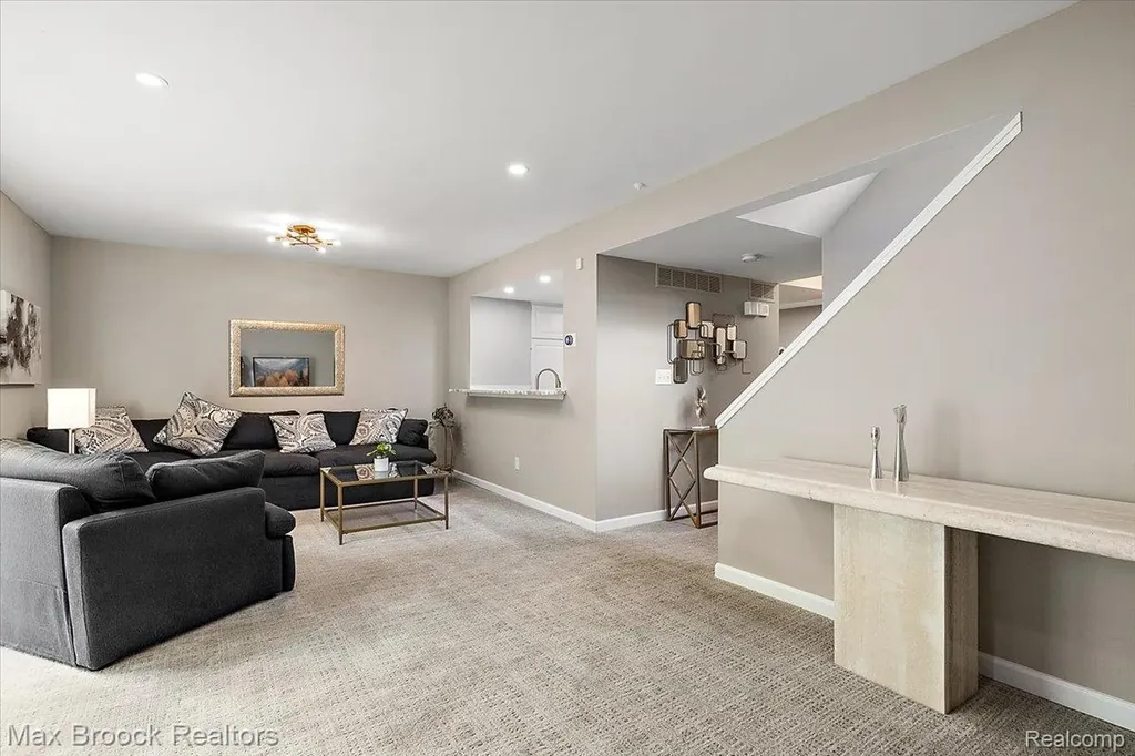 5601 Drake Hollow Drive W West Bloomfield Charter Township MI 48322