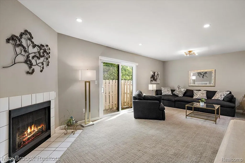 5601 Drake Hollow Drive W West Bloomfield Charter Township MI 48322