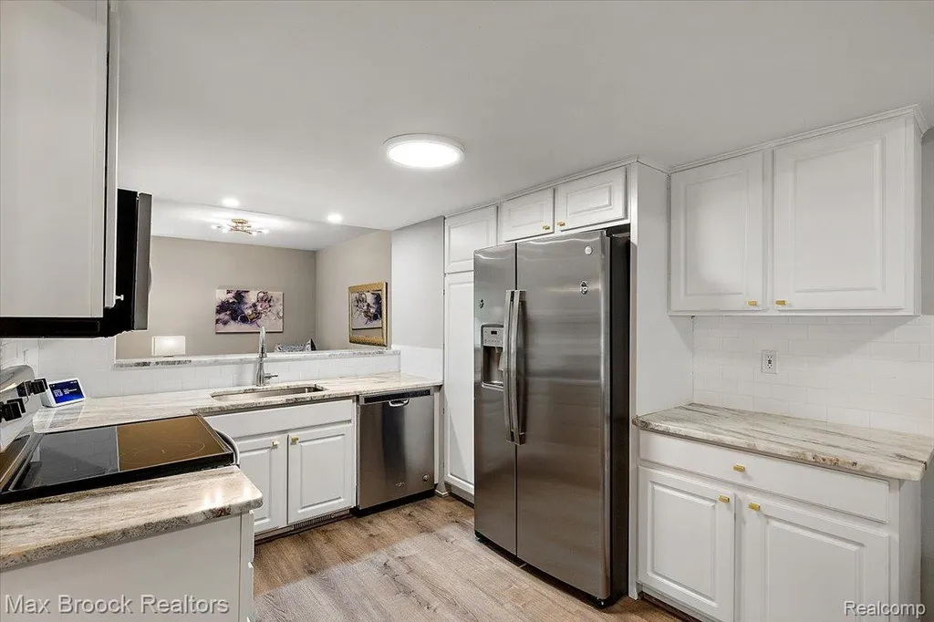 5601 Drake Hollow Drive W West Bloomfield Charter Township MI 48322