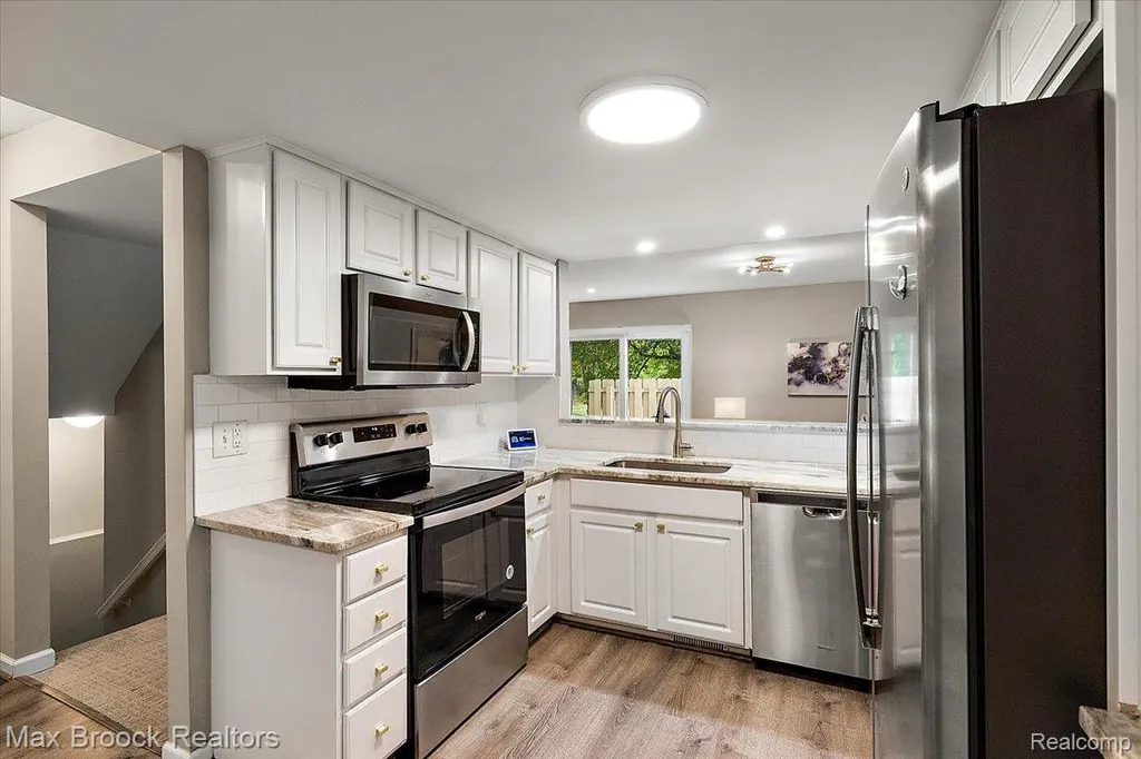 5601 Drake Hollow Drive W West Bloomfield Charter Township MI 48322