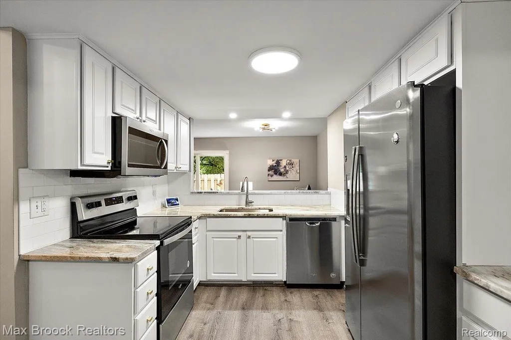 5601 Drake Hollow Drive W West Bloomfield Charter Township MI 48322