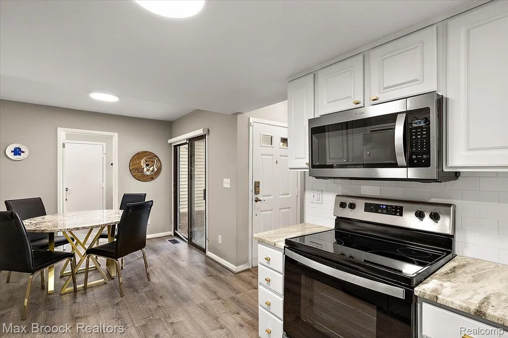 5601 Drake Hollow Drive W West Bloomfield Charter Township MI 48322