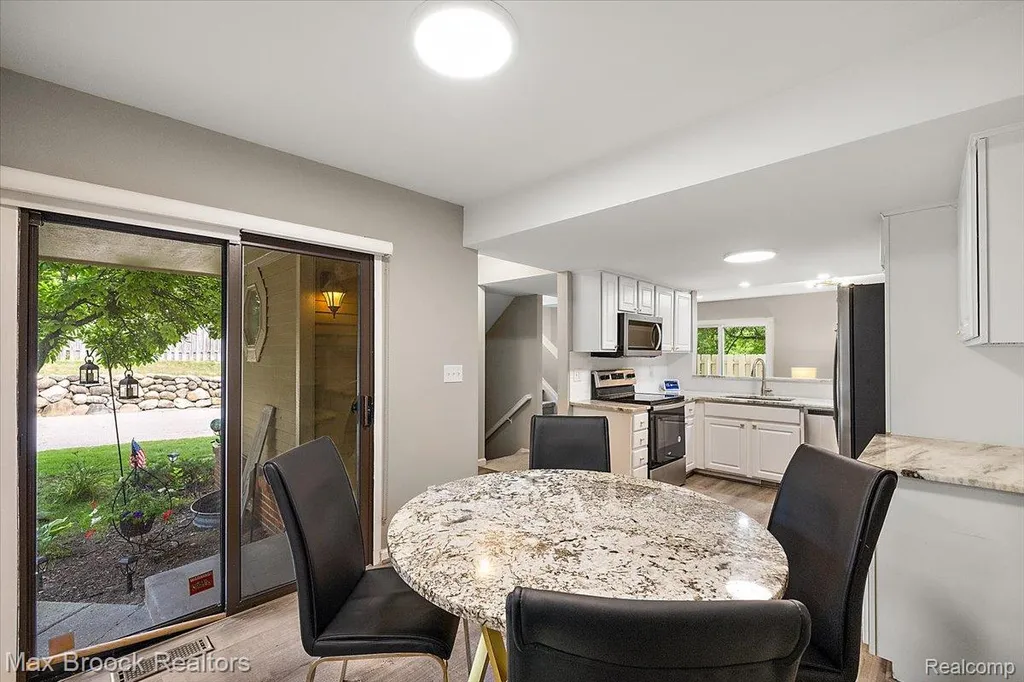 5601 Drake Hollow Drive W West Bloomfield Charter Township MI 48322