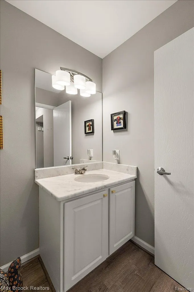 5601 Drake Hollow Drive W West Bloomfield Charter Township MI 48322