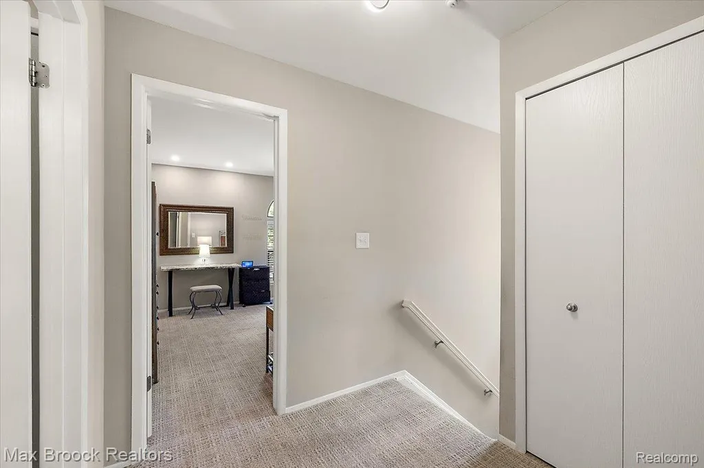 5601 Drake Hollow Drive W West Bloomfield Charter Township MI 48322