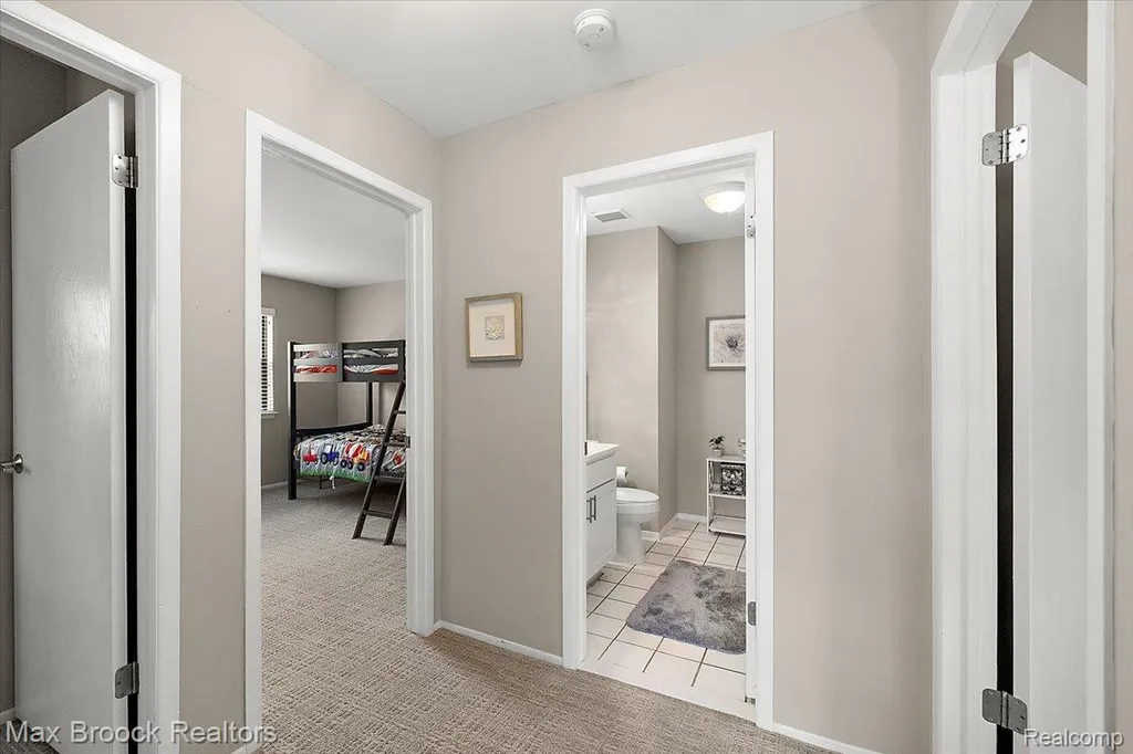 5601 Drake Hollow Drive W West Bloomfield Charter Township MI 48322