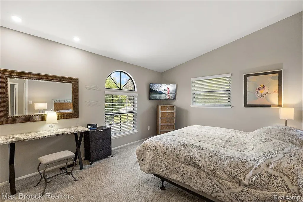 5601 Drake Hollow Drive W West Bloomfield Charter Township MI 48322