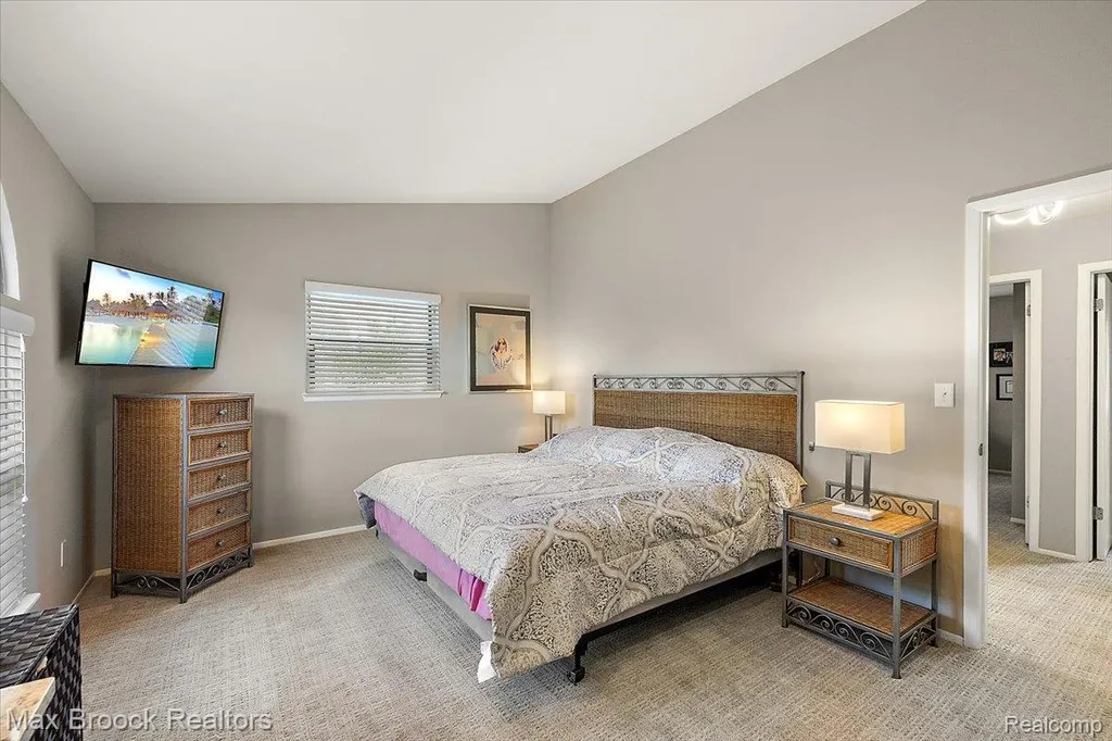 5601 Drake Hollow Drive W West Bloomfield Charter Township MI 48322