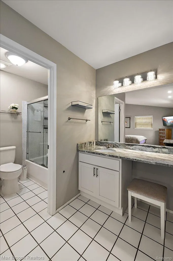 5601 Drake Hollow Drive W West Bloomfield Charter Township MI 48322