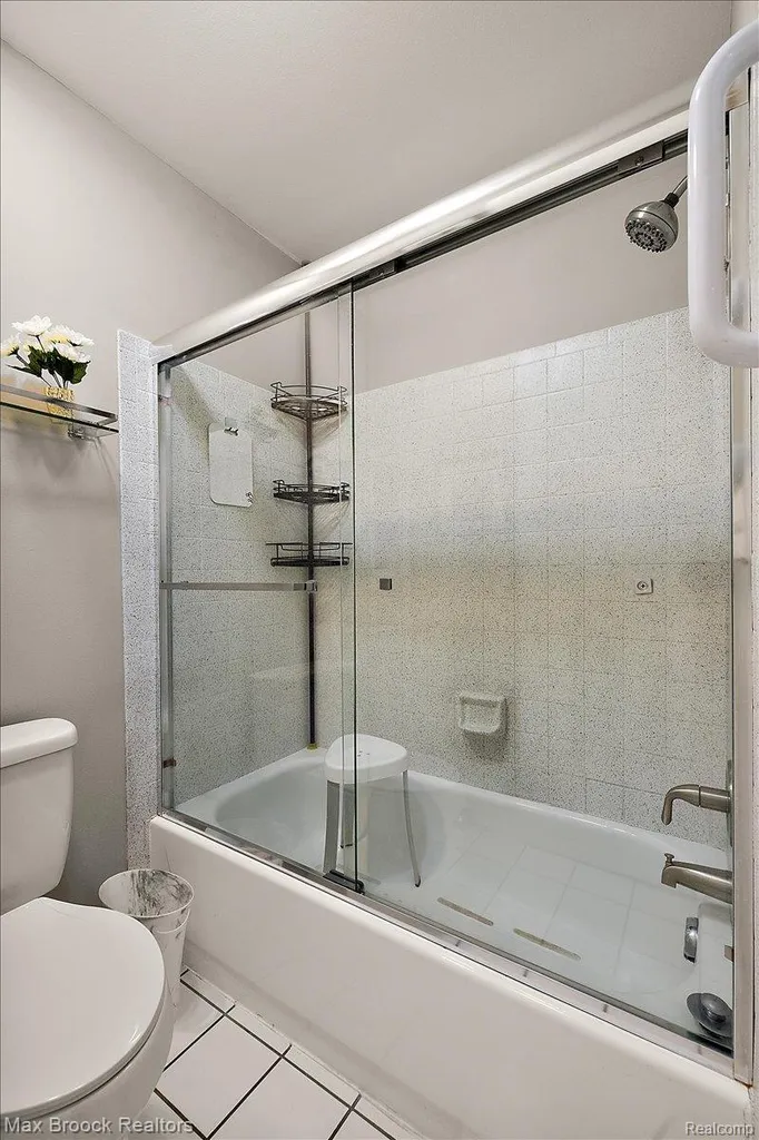 5601 Drake Hollow Drive W West Bloomfield Charter Township MI 48322