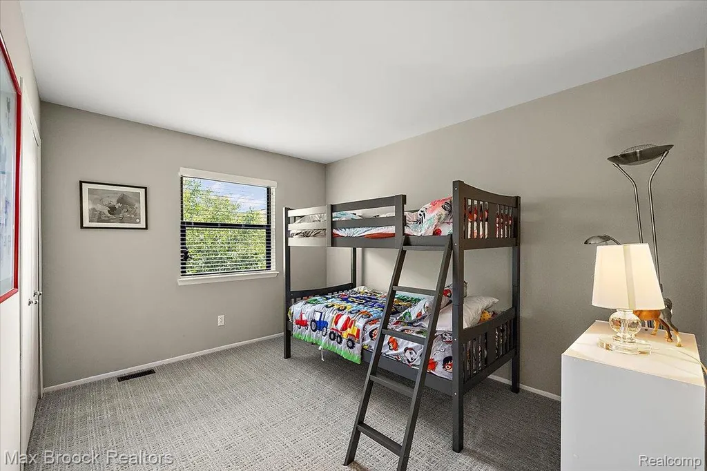 5601 Drake Hollow Drive W West Bloomfield Charter Township MI 48322