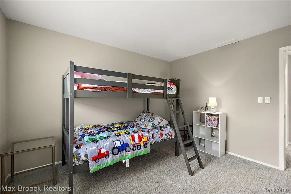 5601 Drake Hollow Drive W West Bloomfield Charter Township MI 48322