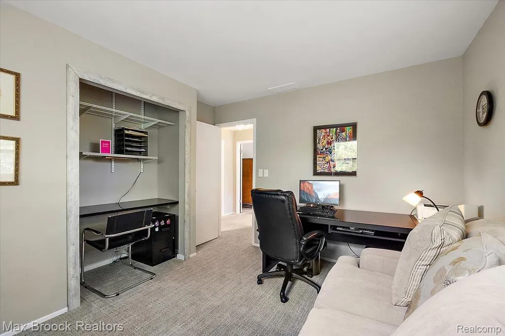 5601 Drake Hollow Drive W West Bloomfield Charter Township MI 48322