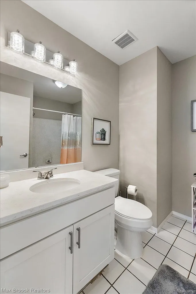 5601 Drake Hollow Drive W West Bloomfield Charter Township MI 48322