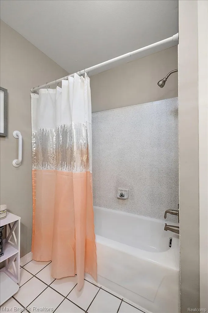 5601 Drake Hollow Drive W West Bloomfield Charter Township MI 48322